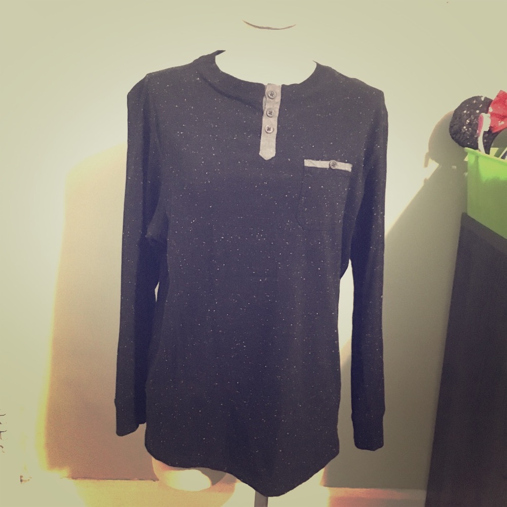 Black speckled long sleeved tee